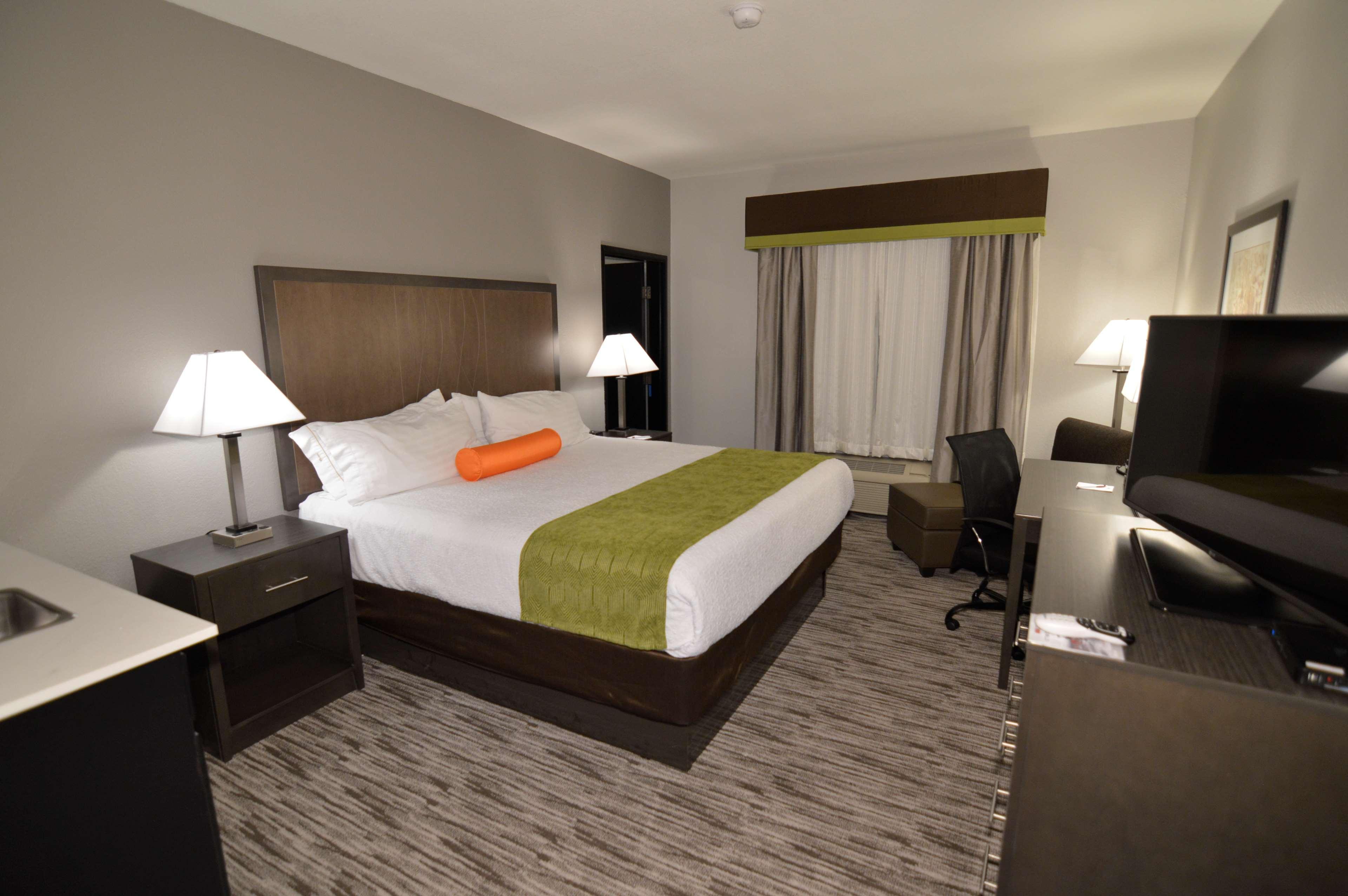 Best Western Plus Liberal Hotel & Suites מראה חיצוני תמונה