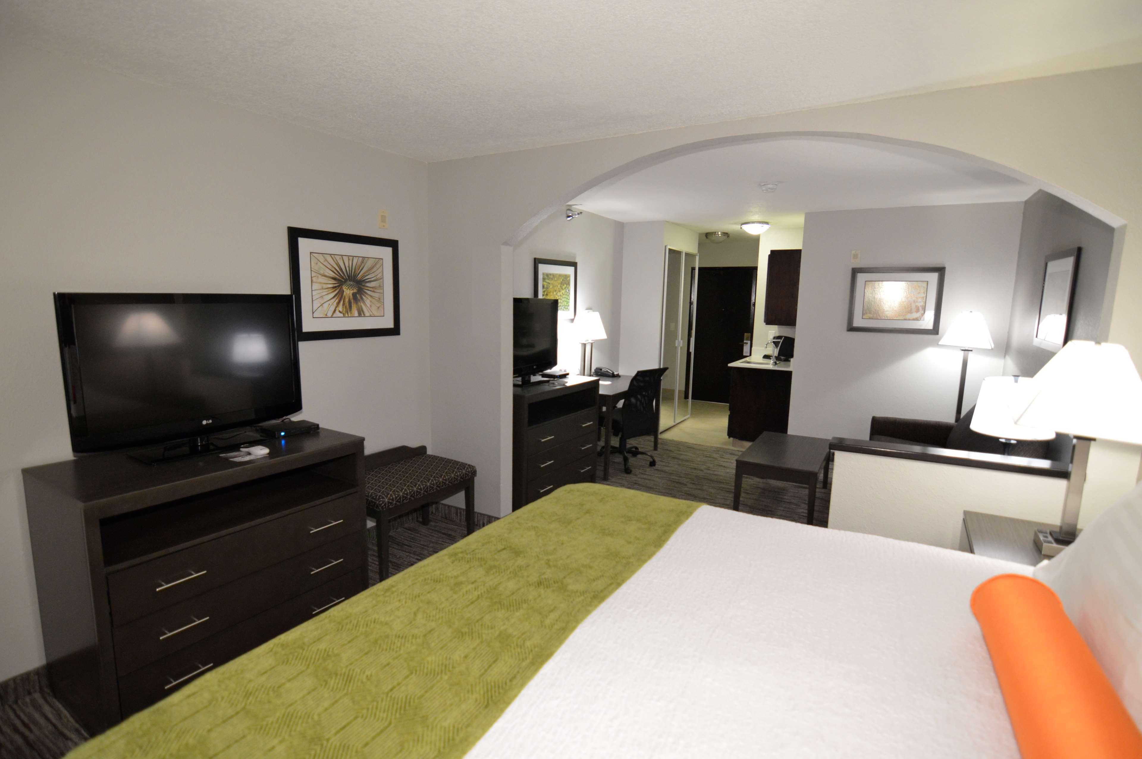Best Western Plus Liberal Hotel & Suites מראה חיצוני תמונה