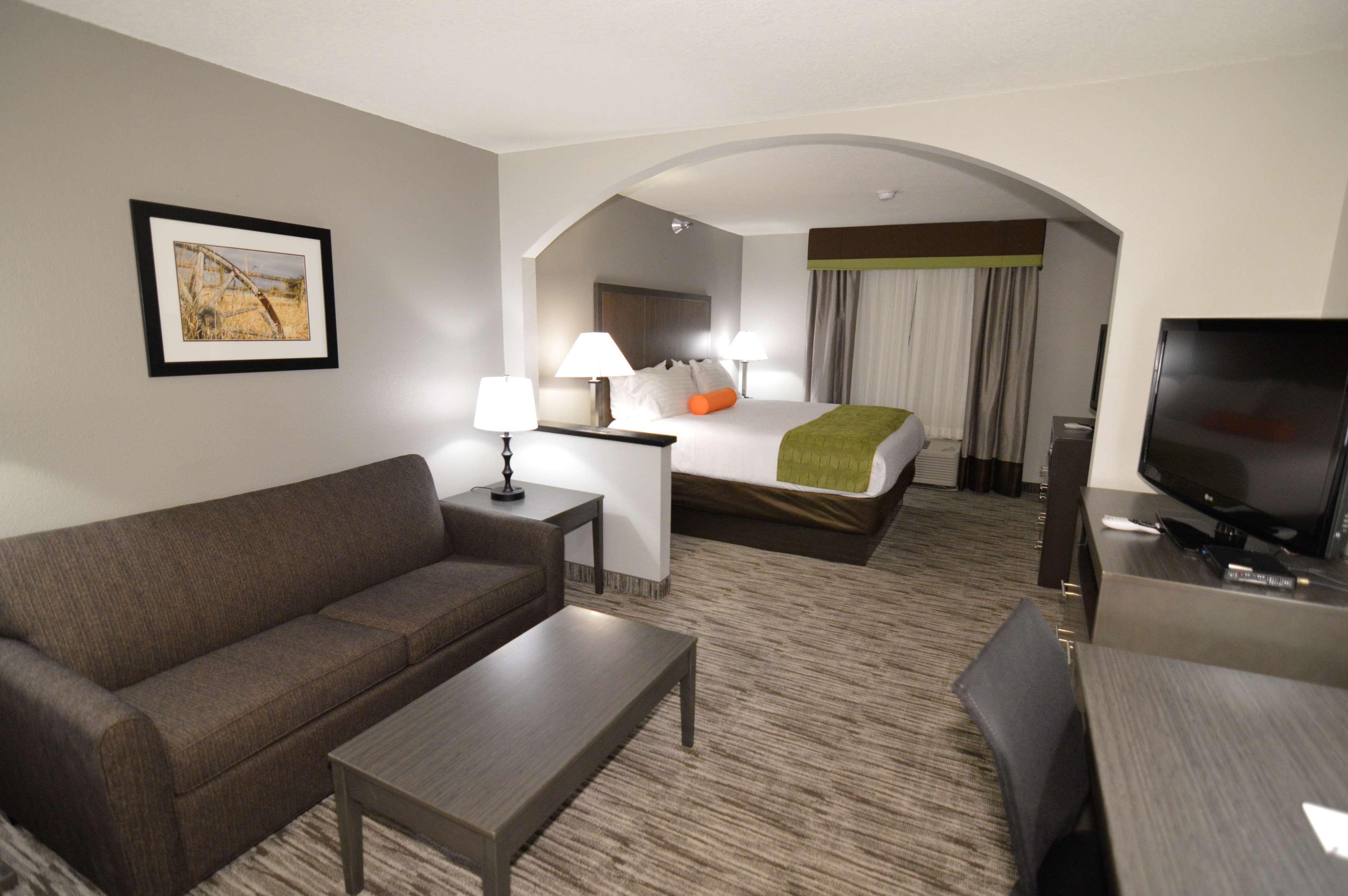 Best Western Plus Liberal Hotel & Suites מראה חיצוני תמונה