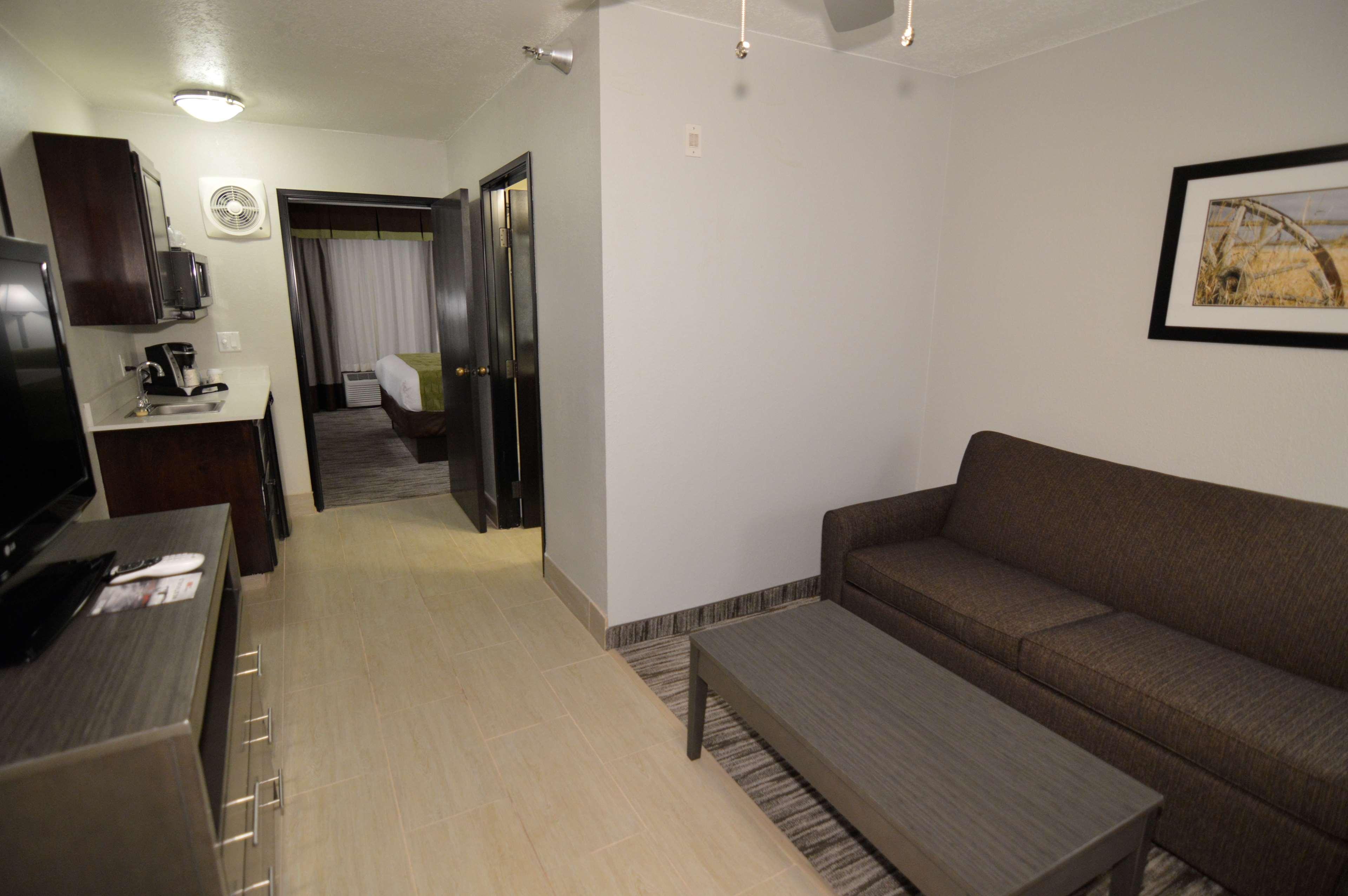 Best Western Plus Liberal Hotel & Suites מראה חיצוני תמונה