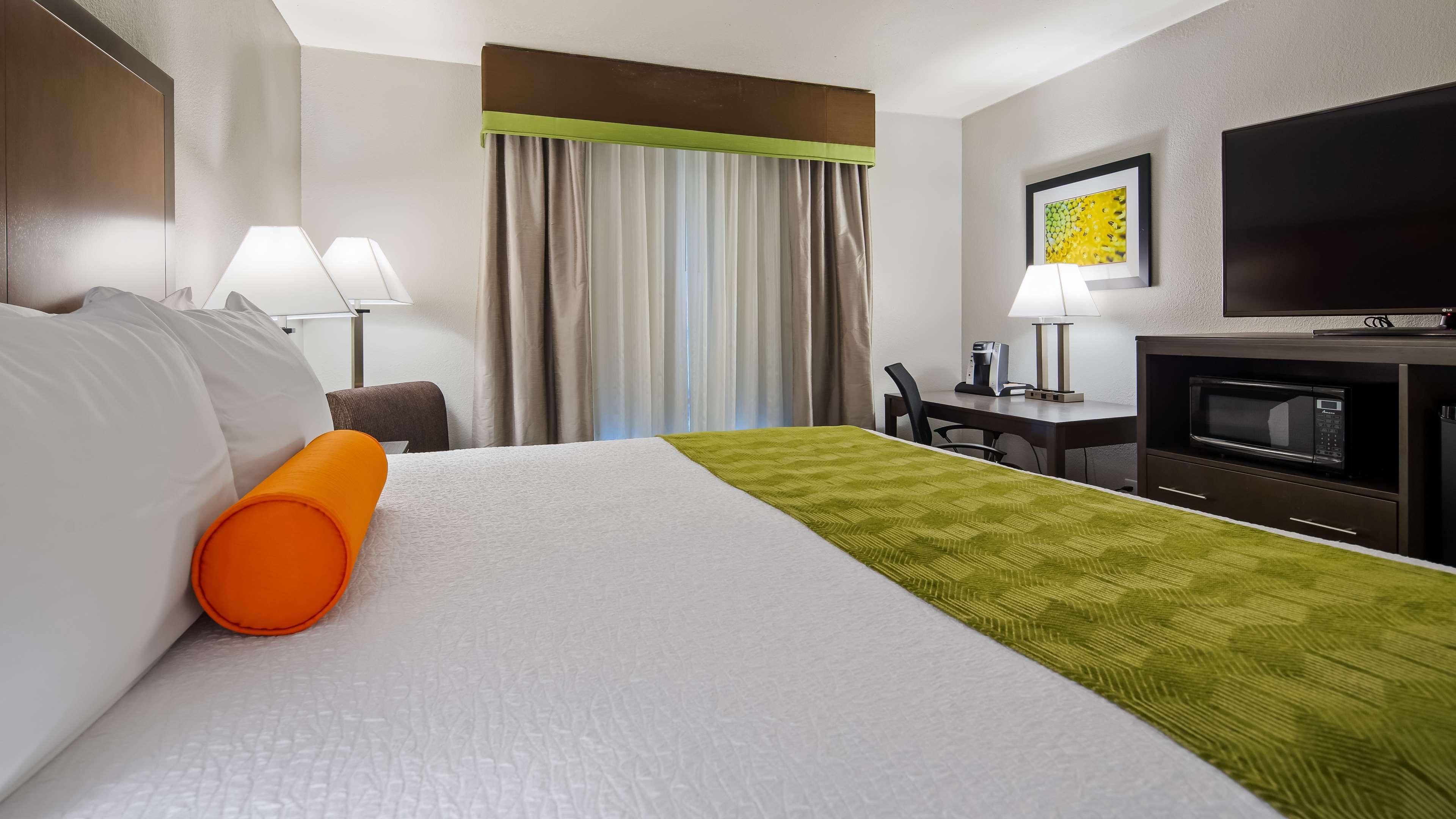 Best Western Plus Liberal Hotel & Suites מראה חיצוני תמונה
