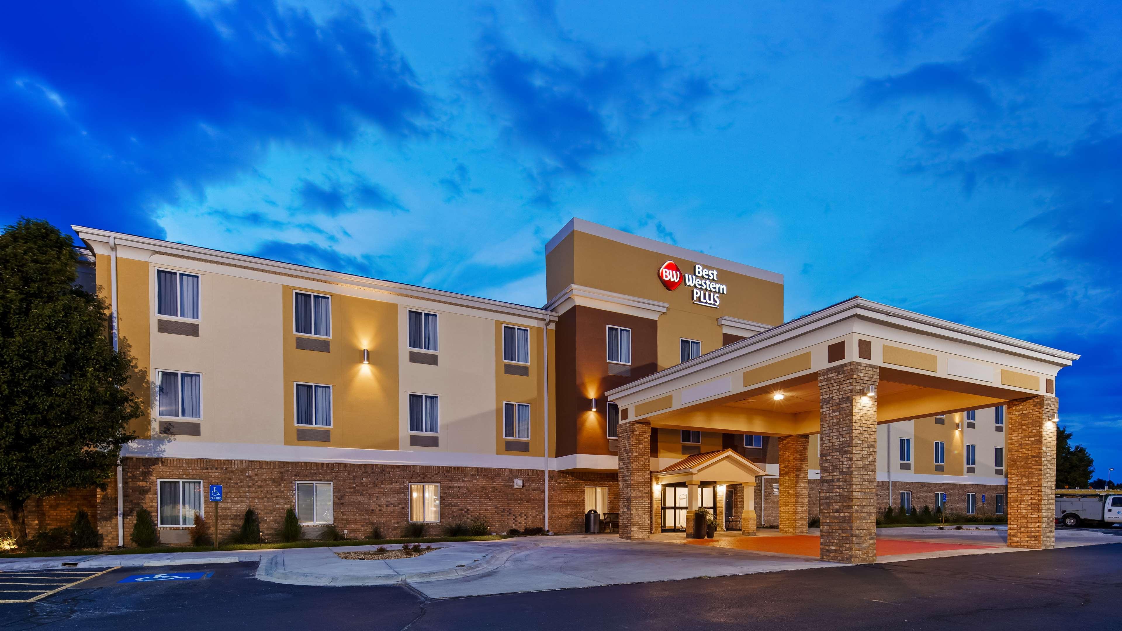 Best Western Plus Liberal Hotel & Suites מראה חיצוני תמונה